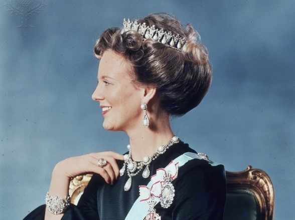 Skubbe Terapi Afsnit Dronning Margrethe – 50 år på tronen | Stevns Bibliotekerne